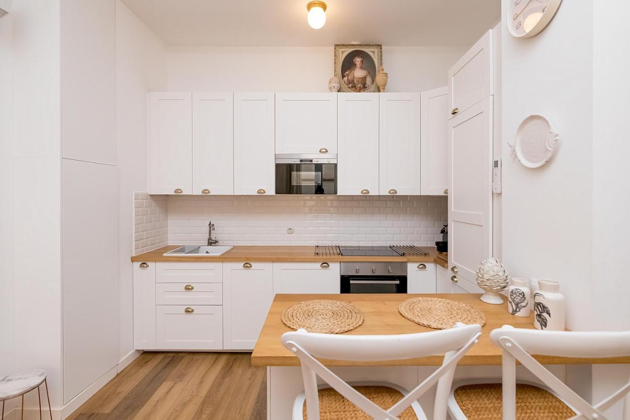 Bhost - Nino Guevara Appartement *