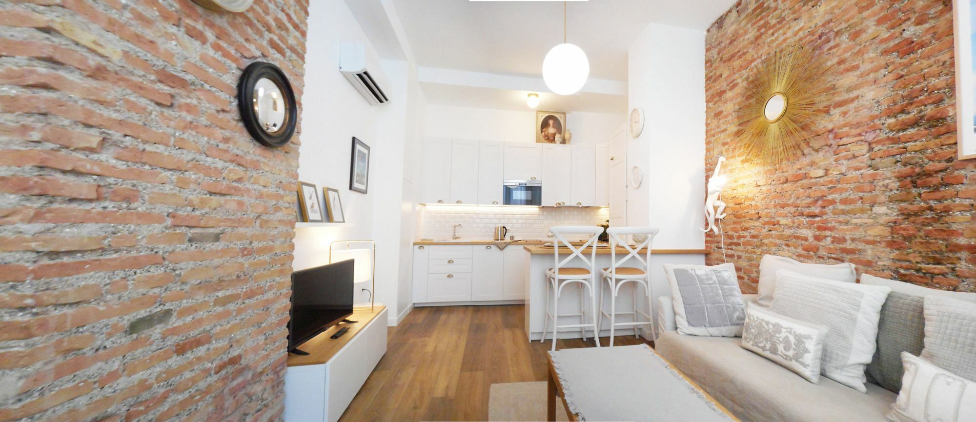 Bhost - Nino Guevara Appartement